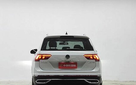 Volkswagen Tiguan II, 2021 год, 2 470 000 рублей, 5 фотография