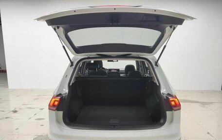 Volkswagen Tiguan II, 2021 год, 2 470 000 рублей, 6 фотография