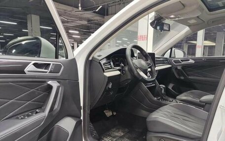 Volkswagen Tiguan II, 2021 год, 2 470 000 рублей, 8 фотография