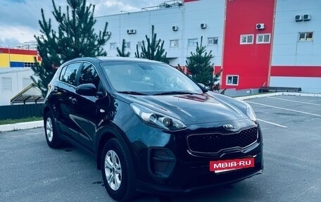 KIA Sportage IV рестайлинг, 2018 год, 1 800 000 рублей, 2 фотография