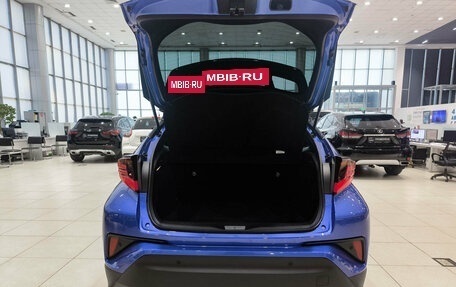 Toyota C-HR I рестайлинг, 2021 год, 2 650 000 рублей, 14 фотография