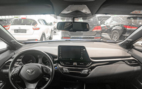 Toyota C-HR I рестайлинг, 2021 год, 2 650 000 рублей, 18 фотография