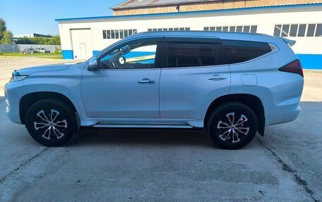 Mitsubishi Pajero Sport III рестайлинг, 2020 год, 3 800 000 рублей, 4 фотография