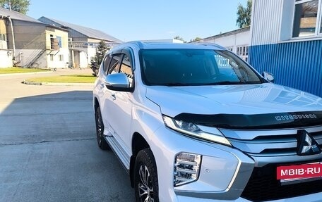Mitsubishi Pajero Sport III рестайлинг, 2020 год, 3 800 000 рублей, 2 фотография