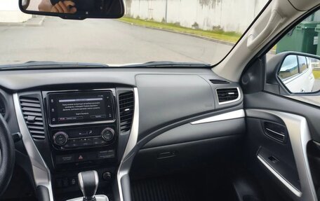 Mitsubishi Pajero Sport III рестайлинг, 2018 год, 2 510 000 рублей, 9 фотография