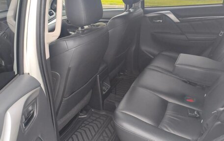 Mitsubishi Pajero Sport III рестайлинг, 2018 год, 2 510 000 рублей, 11 фотография