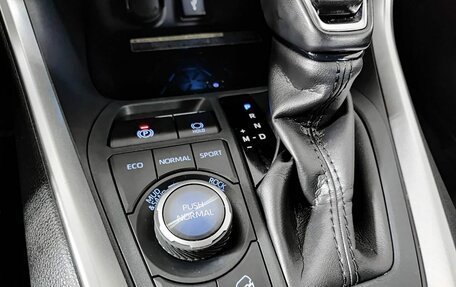 Toyota RAV4, 2021 год, 3 650 000 рублей, 24 фотография