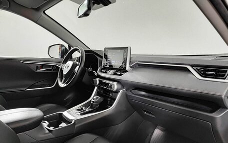 Toyota RAV4, 2021 год, 3 650 000 рублей, 13 фотография