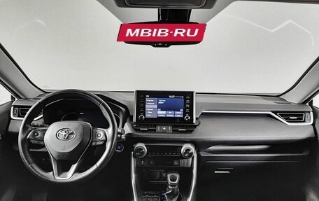 Toyota RAV4, 2021 год, 3 650 000 рублей, 17 фотография