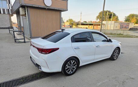 KIA Rio IV, 2022 год, 1 975 000 рублей, 2 фотография