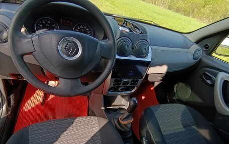 Renault Sandero I, 2010 год, 280 000 рублей, 3 фотография