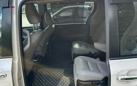 Toyota Sienna III, 2015 год, 2 500 000 рублей, 14 фотография
