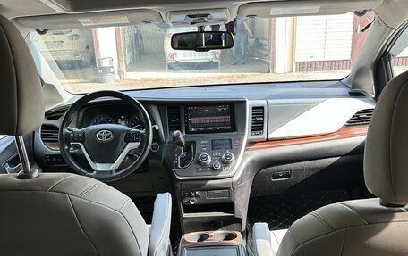 Toyota Sienna III, 2015 год, 2 500 000 рублей, 11 фотография
