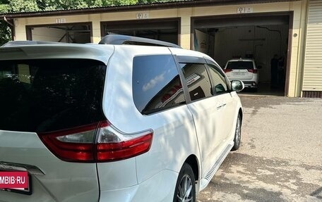 Toyota Sienna III, 2015 год, 2 500 000 рублей, 5 фотография