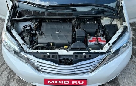 Toyota Sienna III, 2015 год, 2 500 000 рублей, 6 фотография