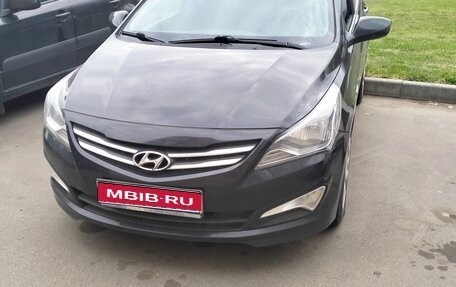 Hyundai Solaris II рестайлинг, 2015 год, 1 300 000 рублей, 1 фотография