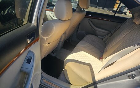Toyota Avensis III рестайлинг, 2006 год, 950 000 рублей, 9 фотография