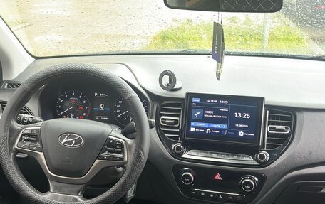 Hyundai Solaris II рестайлинг, 2021 год, 1 200 000 рублей, 3 фотография