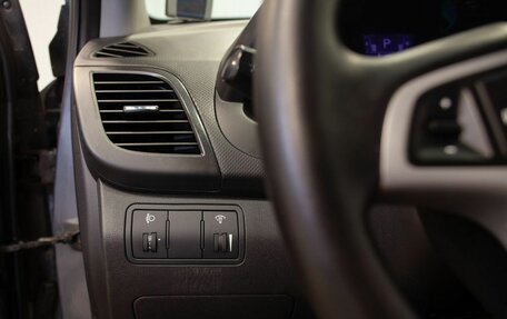 Hyundai Solaris II рестайлинг, 2012 год, 940 000 рублей, 33 фотография