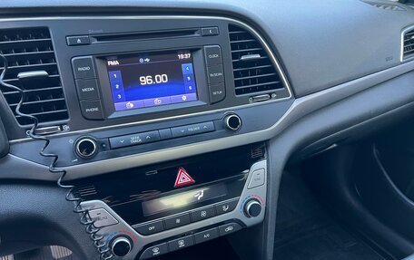Hyundai Elantra VI рестайлинг, 2018 год, 1 400 000 рублей, 9 фотография
