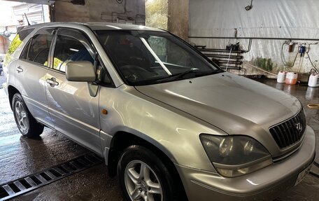 Toyota Harrier, 1999 год, 900 000 рублей, 1 фотография