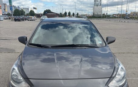 Hyundai Solaris II рестайлинг, 2013 год, 730 000 рублей, 1 фотография