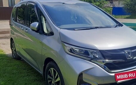 Honda Freed II, 2017 год, 1 200 000 рублей, 2 фотография