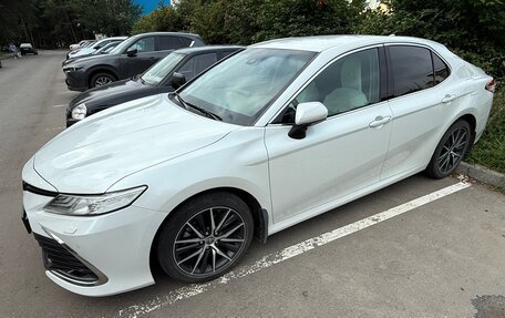 Toyota Camry, 2021 год, 3 350 000 рублей, 2 фотография