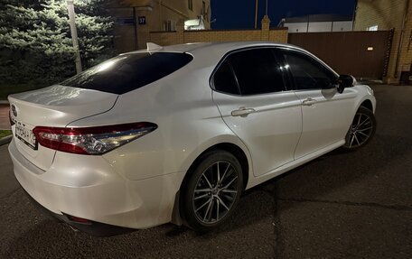 Toyota Camry, 2021 год, 3 350 000 рублей, 5 фотография