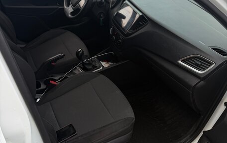 Hyundai Solaris II рестайлинг, 2017 год, 830 000 рублей, 2 фотография
