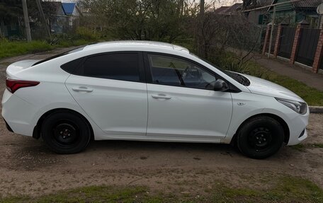 Hyundai Solaris II рестайлинг, 2017 год, 830 000 рублей, 4 фотография