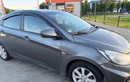 Hyundai Solaris II рестайлинг, 2011 год, 530 000 рублей, 4 фотография