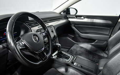 Volkswagen Passat B8 рестайлинг, 2018 год, 1 880 000 рублей, 9 фотография