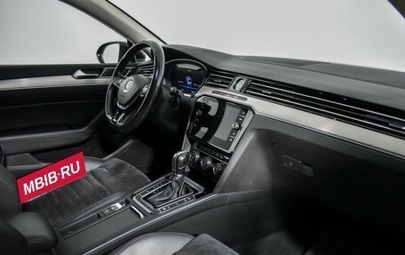 Volkswagen Passat B8 рестайлинг, 2018 год, 1 880 000 рублей, 14 фотография