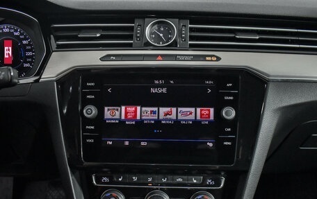 Volkswagen Passat B8 рестайлинг, 2018 год, 1 880 000 рублей, 17 фотография