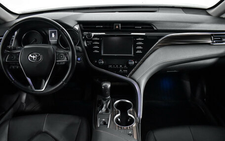 Toyota Camry, 2021 год, 2 690 000 рублей, 15 фотография