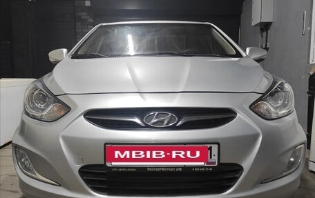 Hyundai Solaris II рестайлинг, 2011 год, 950 000 рублей, 2 фотография
