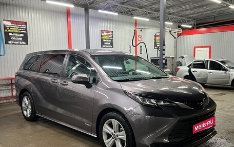 Toyota Sienna, 2021 год, 3 999 999 рублей, 2 фотография