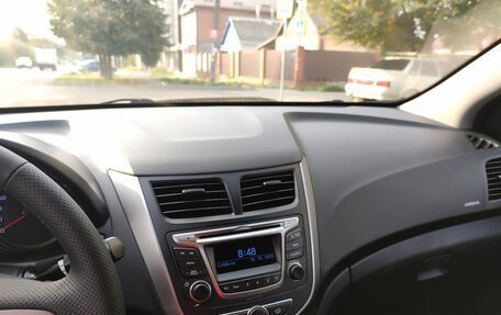 Hyundai Solaris II рестайлинг, 2015 год, 990 000 рублей, 15 фотография