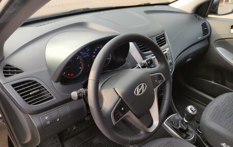 Hyundai Solaris II рестайлинг, 2015 год, 990 000 рублей, 10 фотография