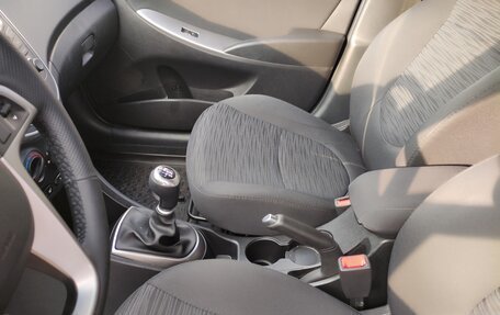 Hyundai Solaris II рестайлинг, 2015 год, 990 000 рублей, 12 фотография