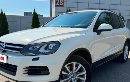 Volkswagen Touareg III, 2011 год, 1 930 000 рублей, 1 фотография