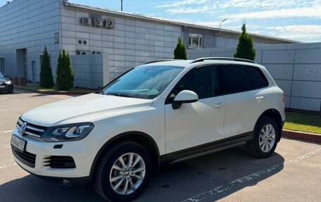 Volkswagen Touareg III, 2011 год, 1 930 000 рублей, 2 фотография