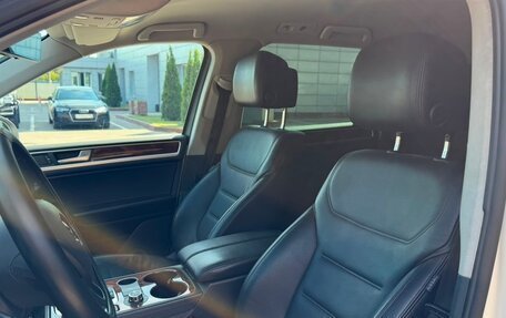 Volkswagen Touareg III, 2011 год, 1 930 000 рублей, 13 фотография