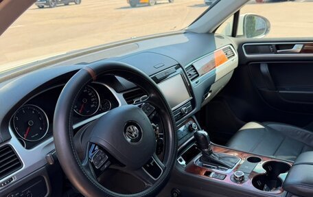 Volkswagen Touareg III, 2011 год, 1 930 000 рублей, 14 фотография