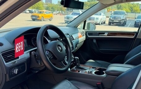 Volkswagen Touareg III, 2011 год, 1 930 000 рублей, 12 фотография