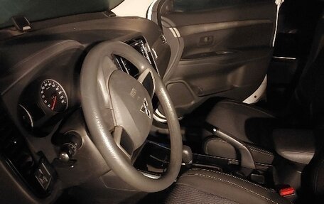 Mitsubishi Outlander III рестайлинг 3, 2017 год, 2 050 000 рублей, 10 фотография