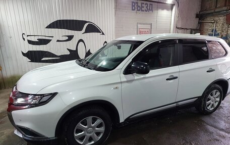 Mitsubishi Outlander III рестайлинг 3, 2017 год, 2 050 000 рублей, 4 фотография