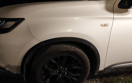 Mitsubishi Outlander III рестайлинг 3, 2017 год, 2 050 000 рублей, 16 фотография