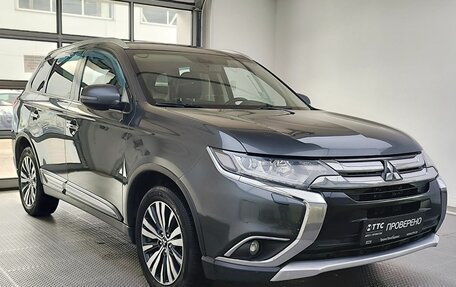 Mitsubishi Outlander III рестайлинг 3, 2016 год, 1 945 000 рублей, 3 фотография